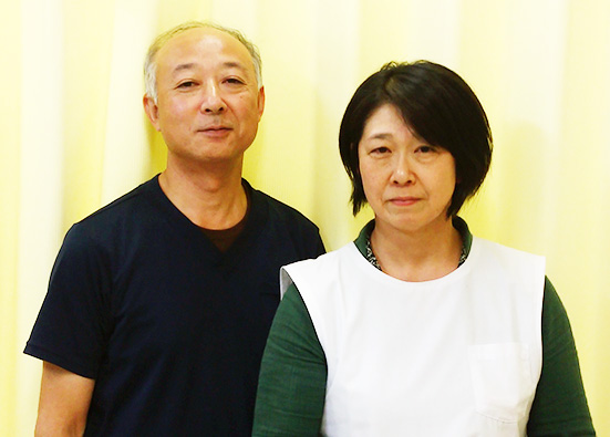 院長と受付の写真